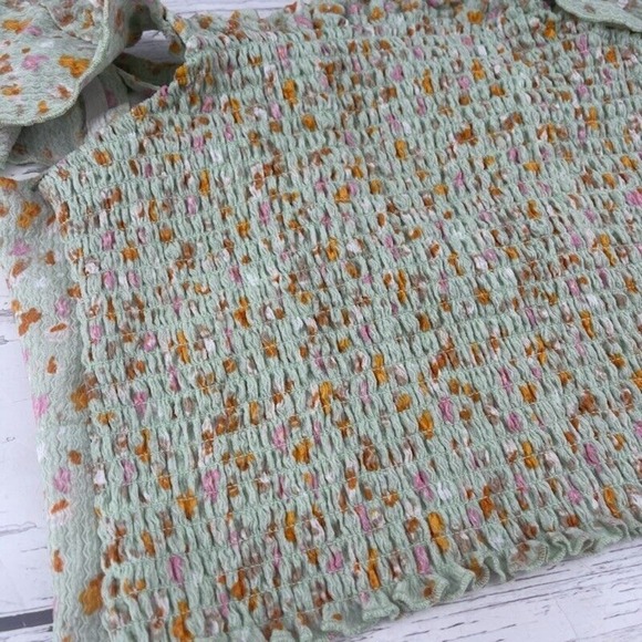 Women's Vero Moda Size S Floral Crop Keyhole Cutout Smocked Top Green - Picture 4 of 6